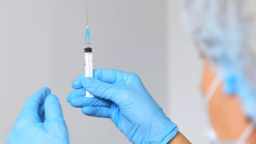 Массовая вакцинация «ЭпиВакКороной» начнётся в России в 2021 году
