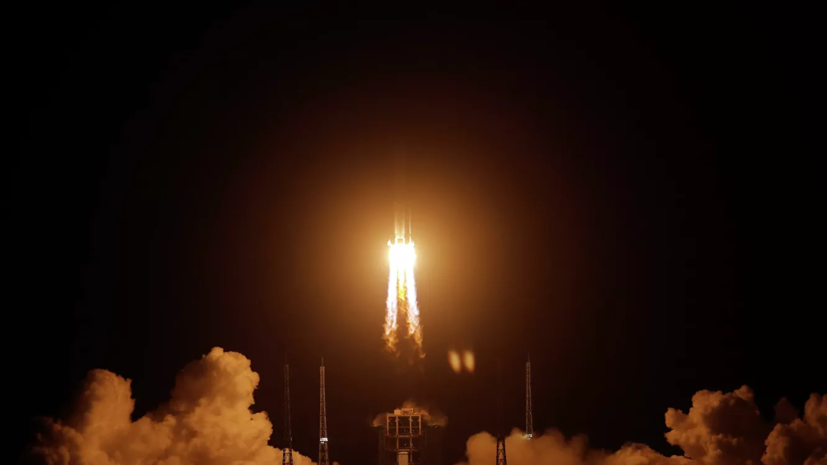 Китайский аппарат «Чанъэ-5» совершил успешную посадку на Луну