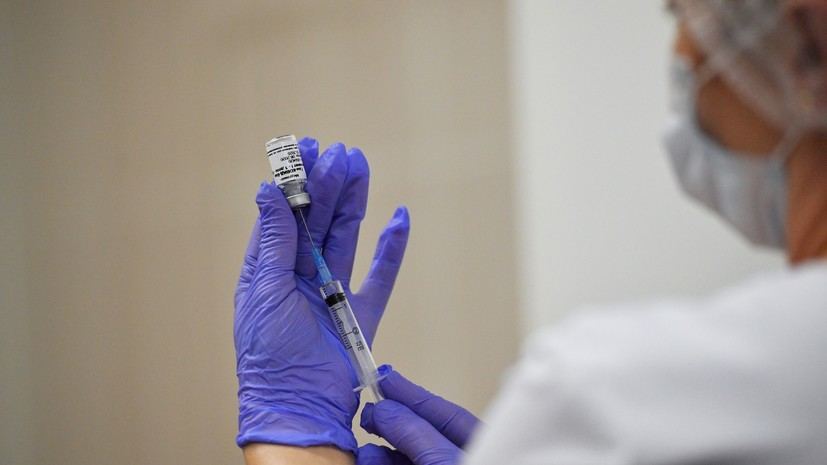 Путин поручил начать масштабную вакцинацию от COVID-19 на следующей неделе