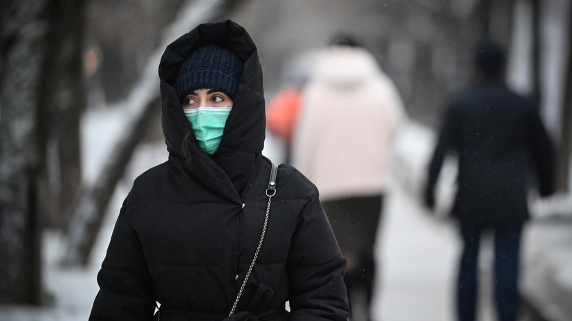 Врачи объяснили, почему не стоит носить маску на улице в мороз