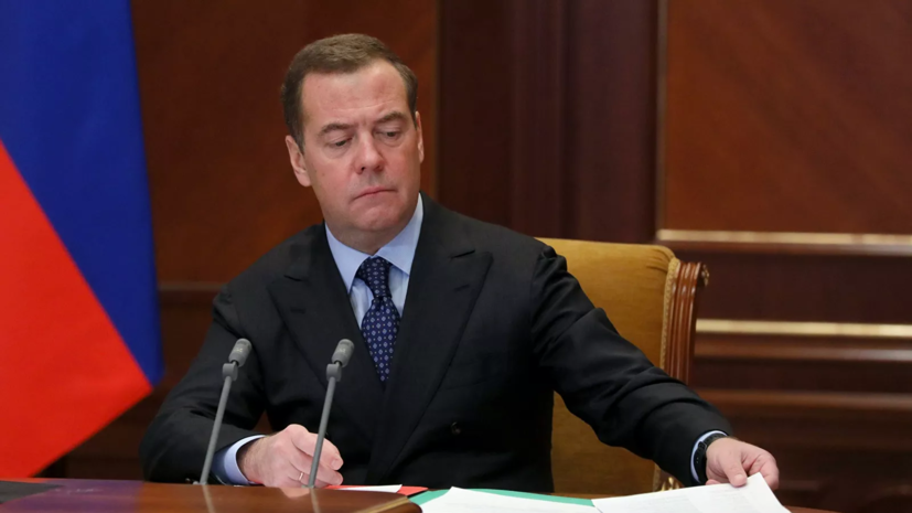 Медведев назвал хроническую проблему России Медведев назвал хроническую проблему России