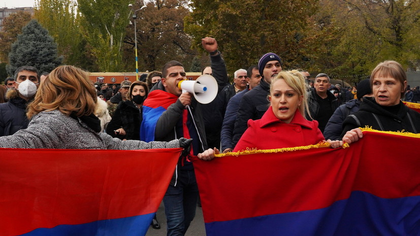 Оппозиция установила палатки на площади около здания кабмина Армении