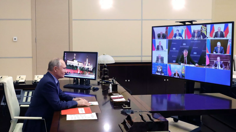 Песков рассказал, что Путин пользуется интернетом
