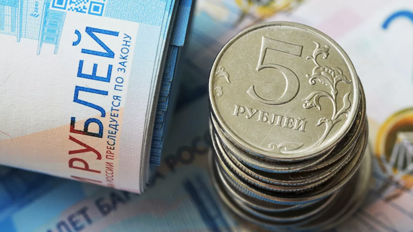 Рубль растёт к доллару и евро