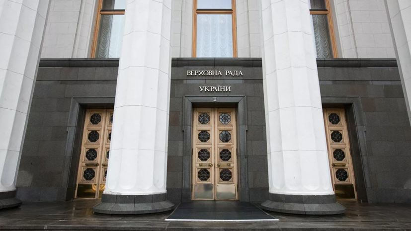 Комитет Рады одобрил уменьшение числа депутатов в парламенте
