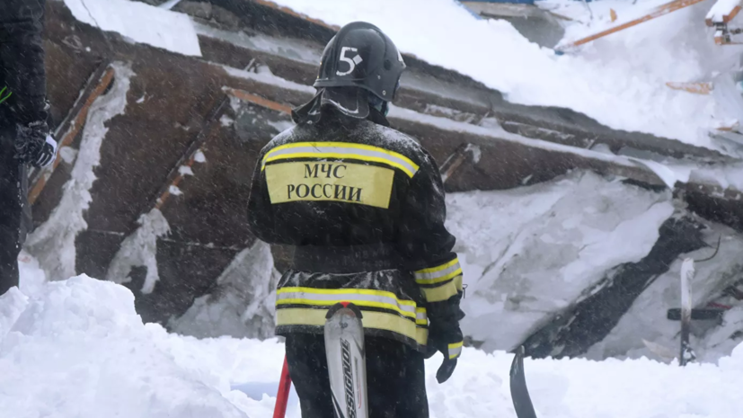 Спасательную операцию на месте схода лавины в КЧР приостановили