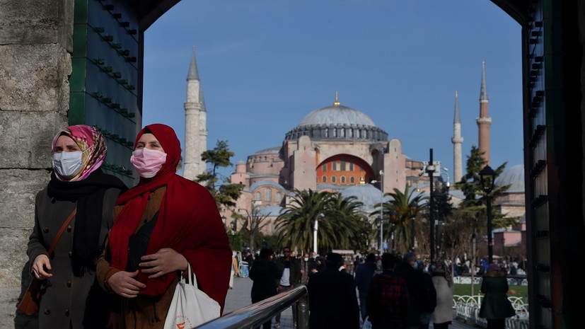 В Турции за сутки выявили более 5 тысяч случаев коронавируса