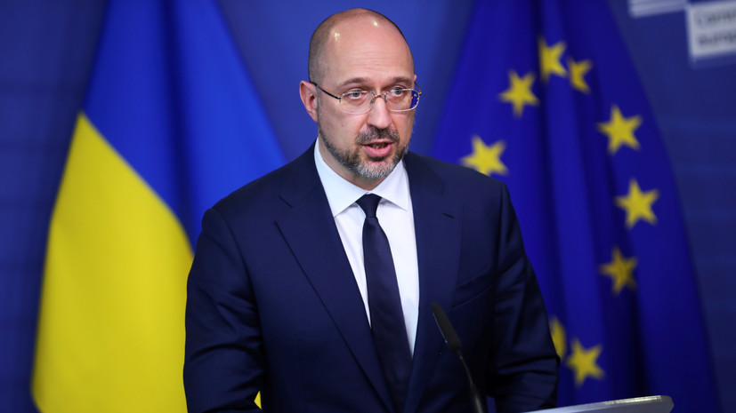 Премьер Украины прокомментировал ситуацию с вакциной от коронавируса