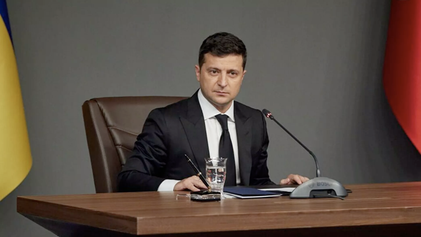 Зеленский отозвал законопроект о лишении полномочий судей КС Украины