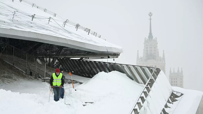 Коммунальные службы Москвы взяли под особый контроль очистку кровель Коммунальные службы Москвы взяли под особый контроль очистку кровель