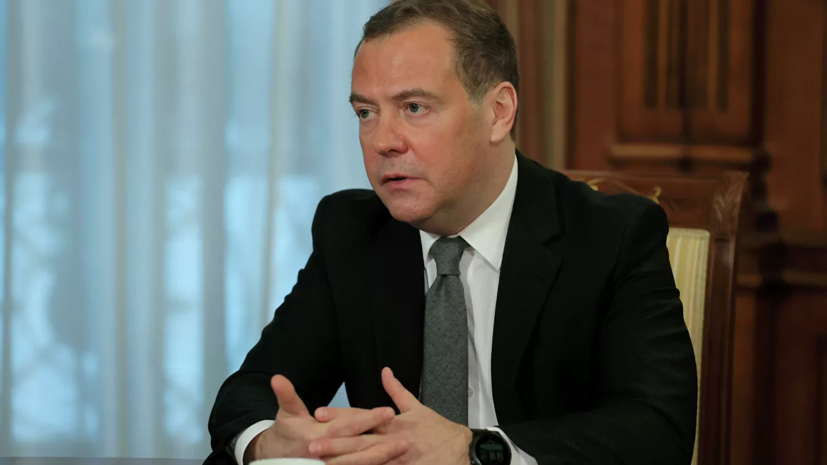 Медведев выступил за упрощённый порядок привлечения мигрантов в Россию Медведев выступил за упрощённый порядок привлечения мигрантов в Россию