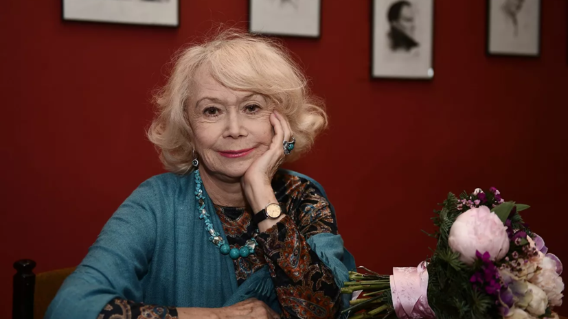 Светлана Немоляева рассказала о премьере спектакля «Как важно быть серьёзным» Светлана Немоляева рассказала о премьере спектакля «Как важно быть серьёзным»