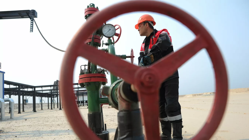 На нефтяном месторождении в ЯНАО прорвало трубопровод
