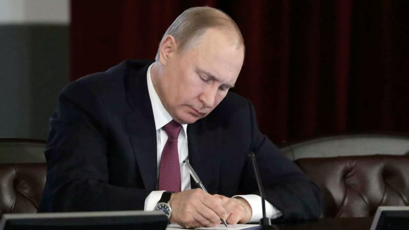 Путин подписал закон об отключении мобильной связи в тюрьмах Путин подписал закон об отключении мобильной связи в тюрьмах