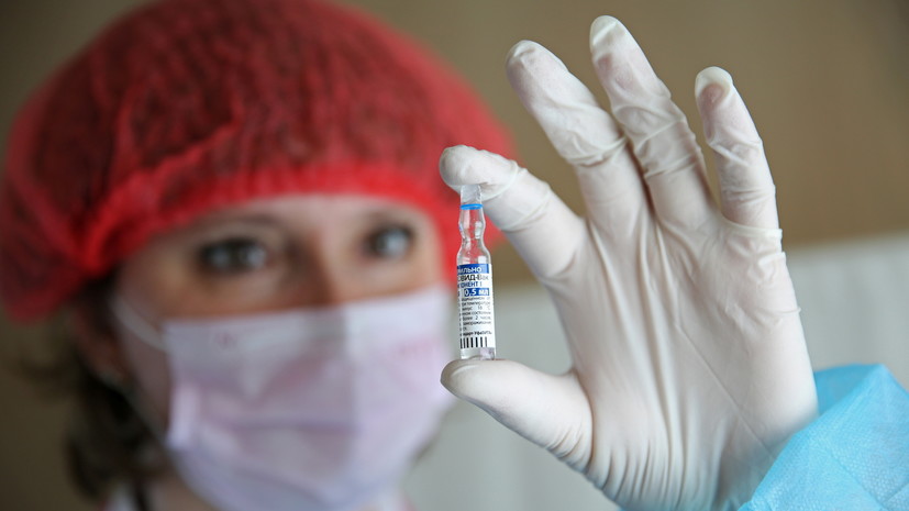 Макрон заявил о "мировой войне нового типа" из-за вакцин