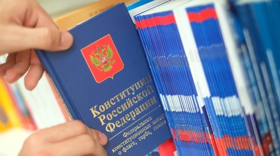 В соответствии с Конституцией: Совет Федерации одобрил закон о президентских сроках