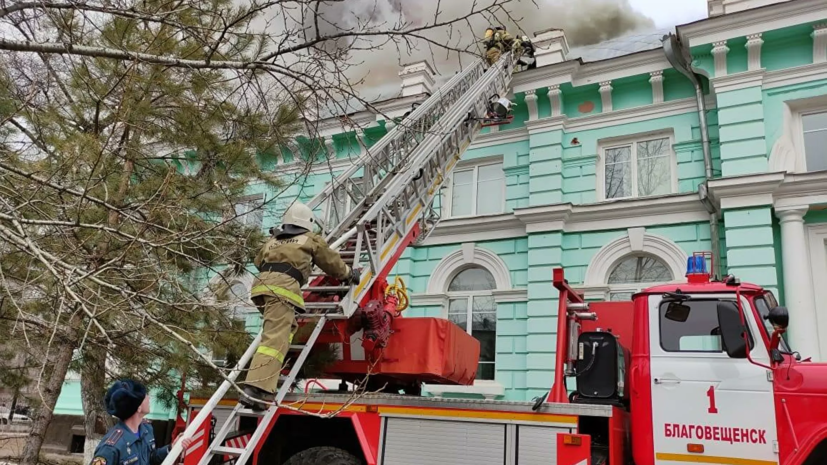 Стали известны имена медиков, которые оперировали во время пожара в кардиоцентре в Благовещенске Стали известны имена медиков, которые оперировали во время пожара в кардиоцентре в Благовещенске