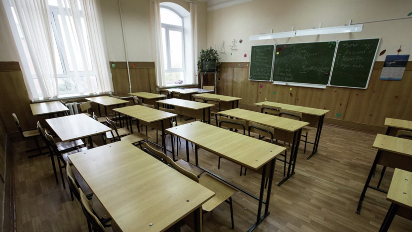 В Хабаровске проверили ряд школ из-за сообщений о минировании В Хабаровске проверили ряд школ из-за сообщений о минировании