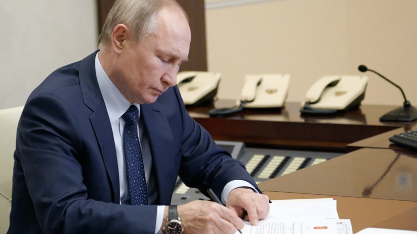 Путин подписал закон о назначении гражданских лиц на воинские должности 1 Путин подписал закон о назначении гражданских лиц на воинские должности