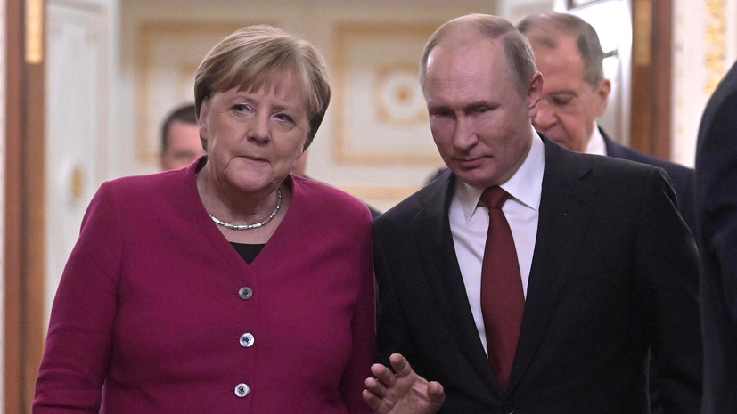 Путин в разговоре с Меркель разъяснил ситуацию с передвижением ВС России