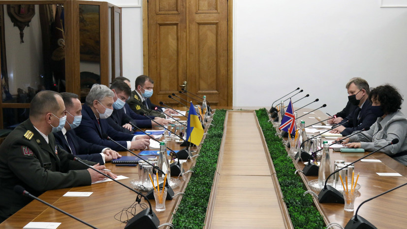 Министр обороны Украины и посол Великобритании провели переговоры