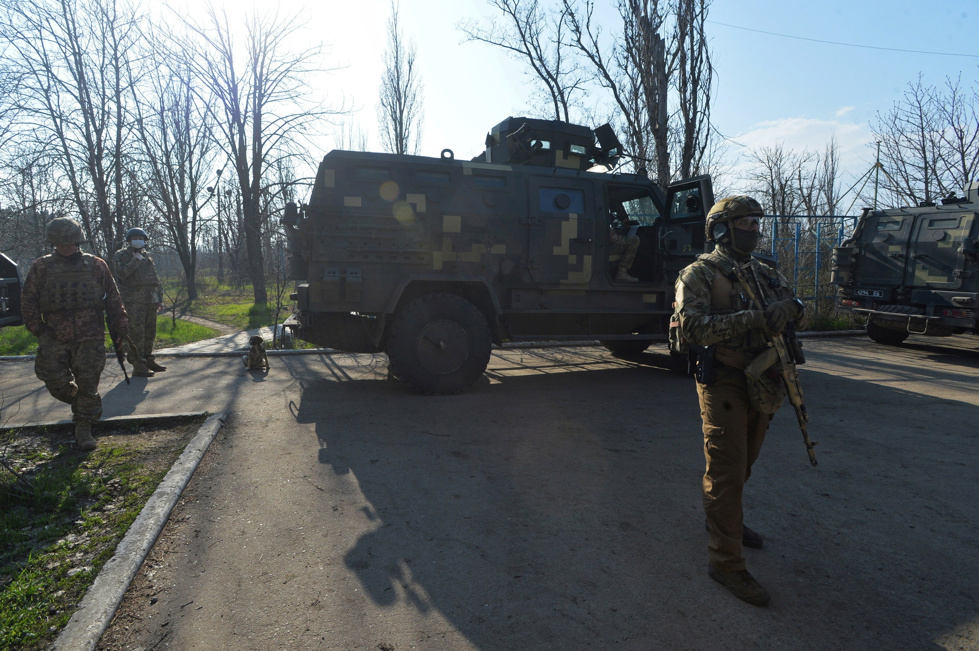 Киев стягивает войска к занятой ВСУ школе в Донбассе