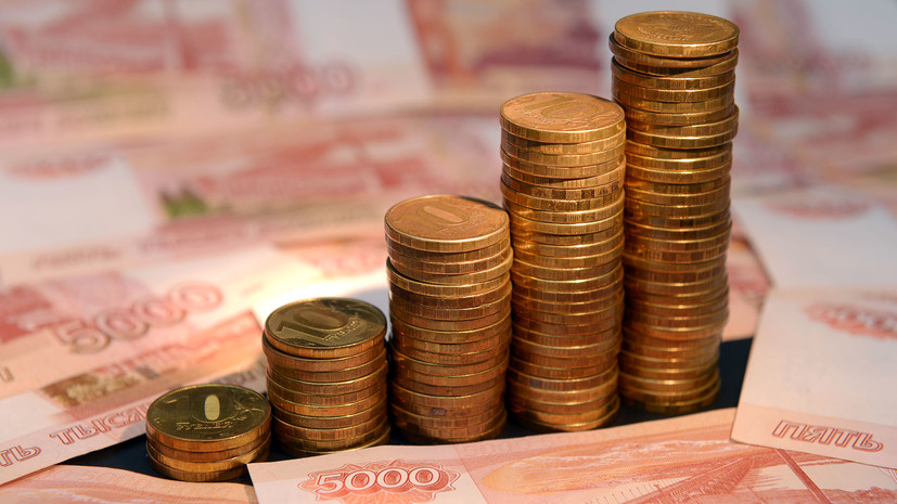 Рубль растёт к доллару и евро