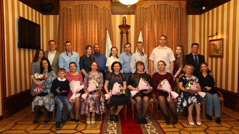 В Томской области наградили медалями многодетные семьи