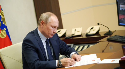 Штрафы за материалы СМИ-иноагентов без маркировки и отмена дня тишины: Путин подписал ряд законодательных актов