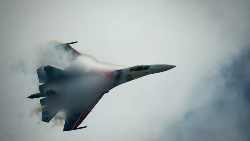 Истребитель Су-35 сопроводил самолёт-разведчик ВВС США над Тихим океаном