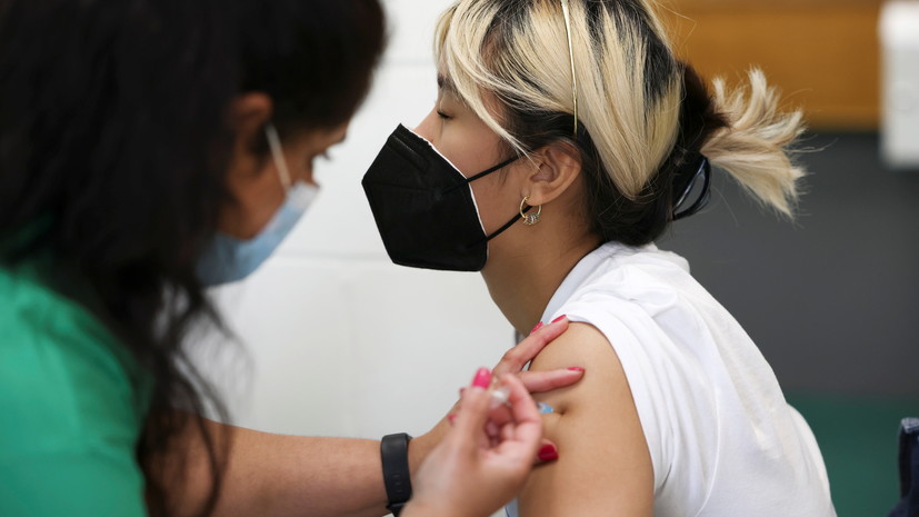 В Великобритании две дозы вакцины от COVID получили более 30 млн человек