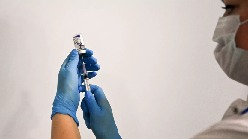 В РФПИ прокомментировали ситуацию с вакцинацией от коронавируса в Москве