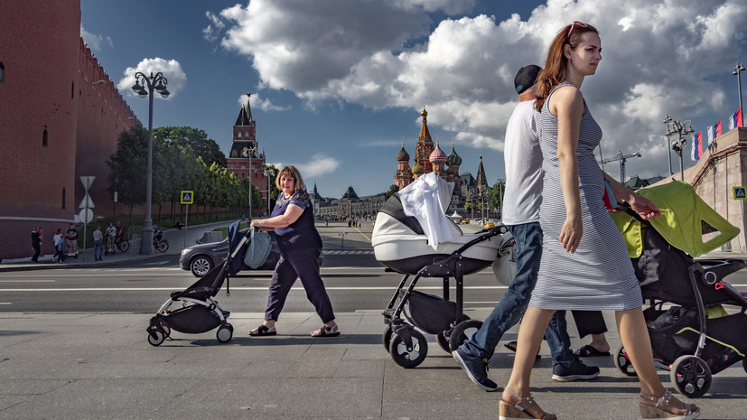 Дегтярёв пообещал родившим тройню матерям квартиры