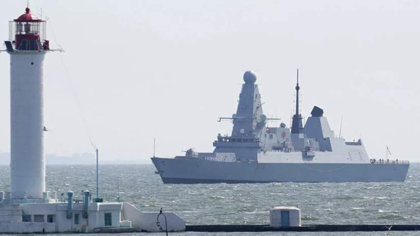 Опубликовано видео пролёта Су-24М над британским эсминцем в Чёрном море