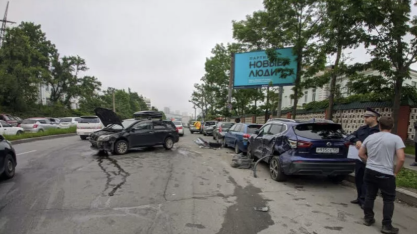Во Владивостоке произошло ДТП с участием восьми автомобилей