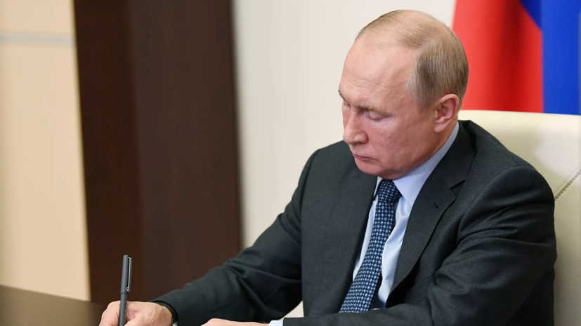 Путин подписал закон о защите минимального дохода должника от списания