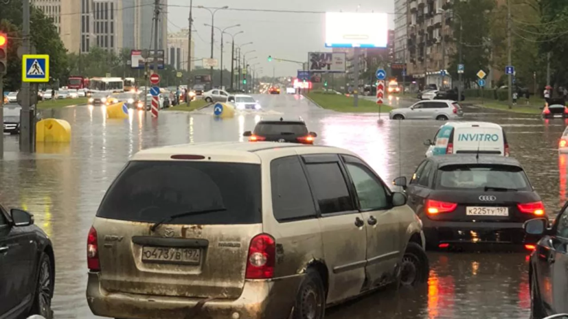 Власти Москвы заявили о подготовке города к новым грозам и ливням