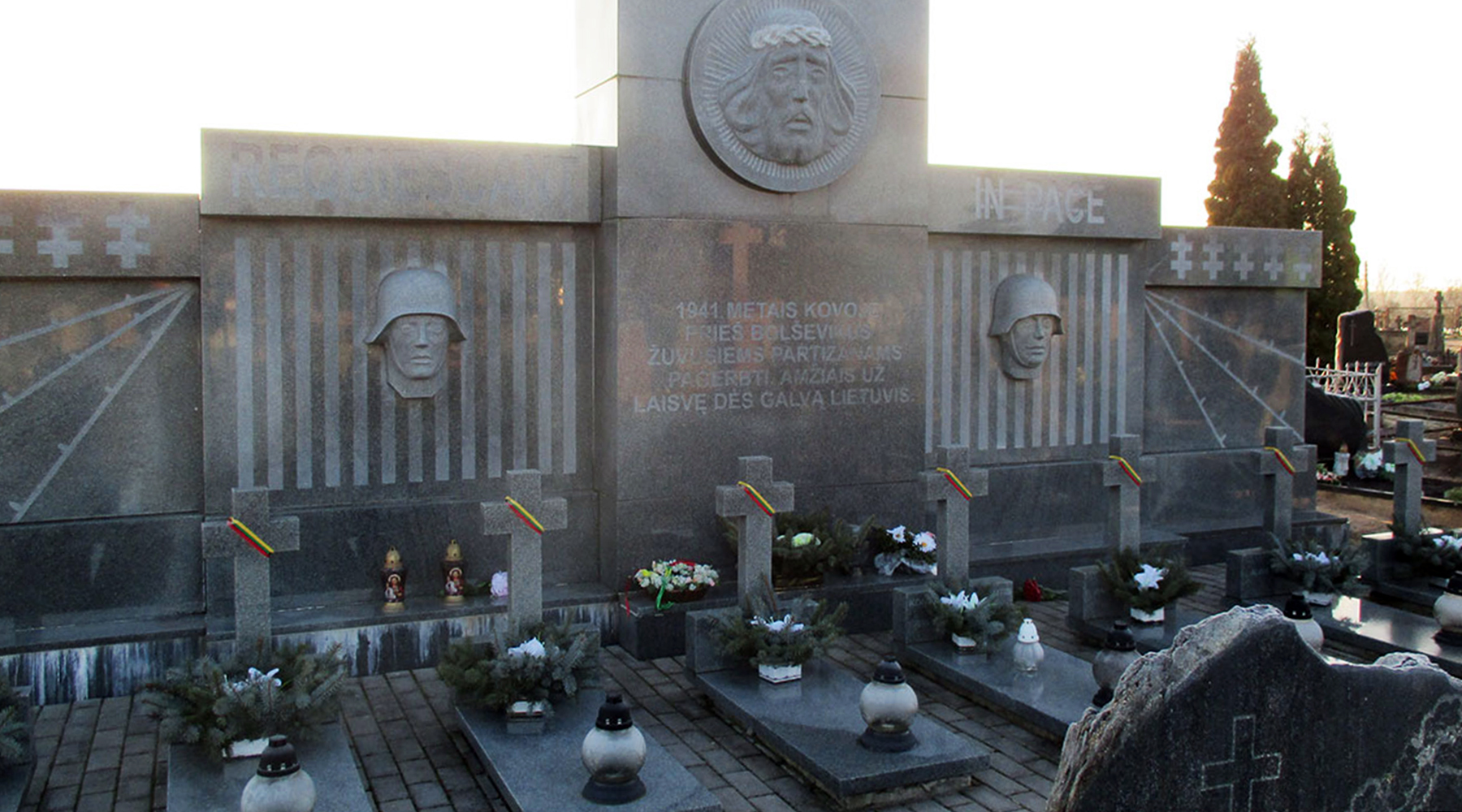 Захоронение литовских националистов в Обеляе 