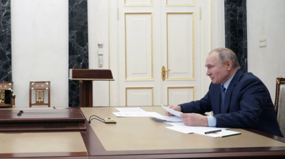 Путин попросил главу Сургутнефтегаза поддержать многодетные семьи