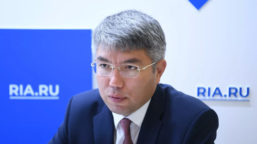 Глава Бурятии Алексей Цыденов прошёл ревакцинацию от COVID-19