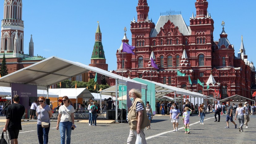 «Привитой человек вирус не распространяет»: в Роспотребнадзоре опровергли риск заразиться COVID-19 от вакцинированных