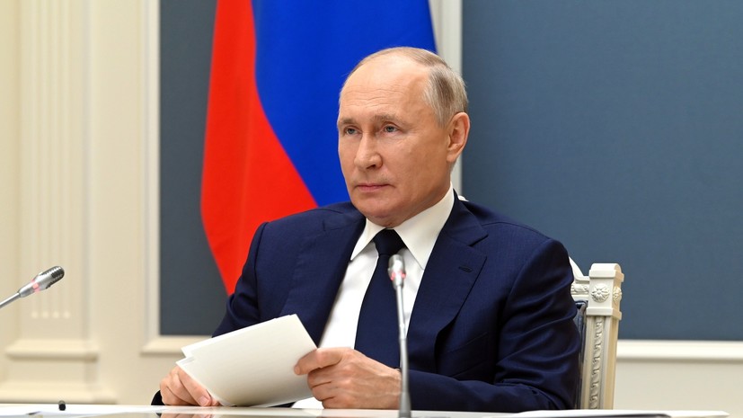 Путин назвал дискриминационным закон о коренных народах Украины