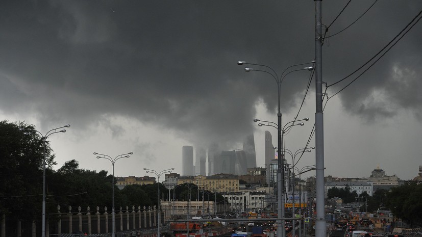 МЧС предупредило о грозе в Москве
