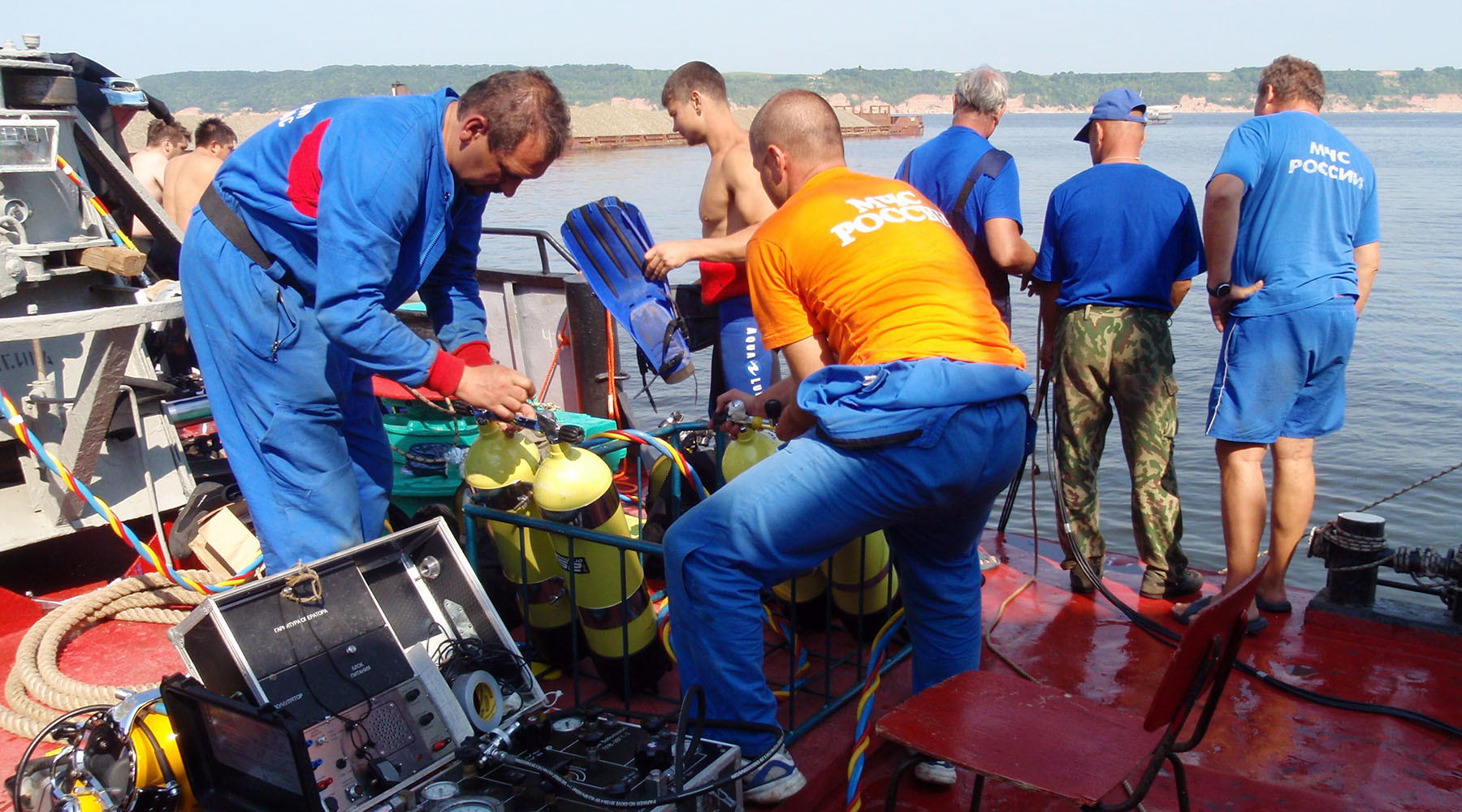 В открытом море российское морское торговое судно капитан пирогов столкнулось с