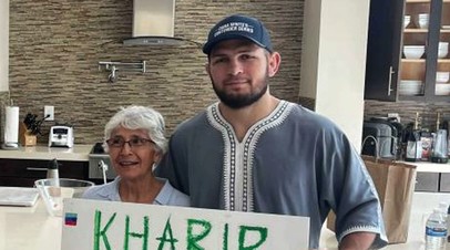 Признание бойцом года, встреча с фанаткой и отказ от боя с Сен-Пьером: чем занимается Нурмагомедов после ухода из спорта
