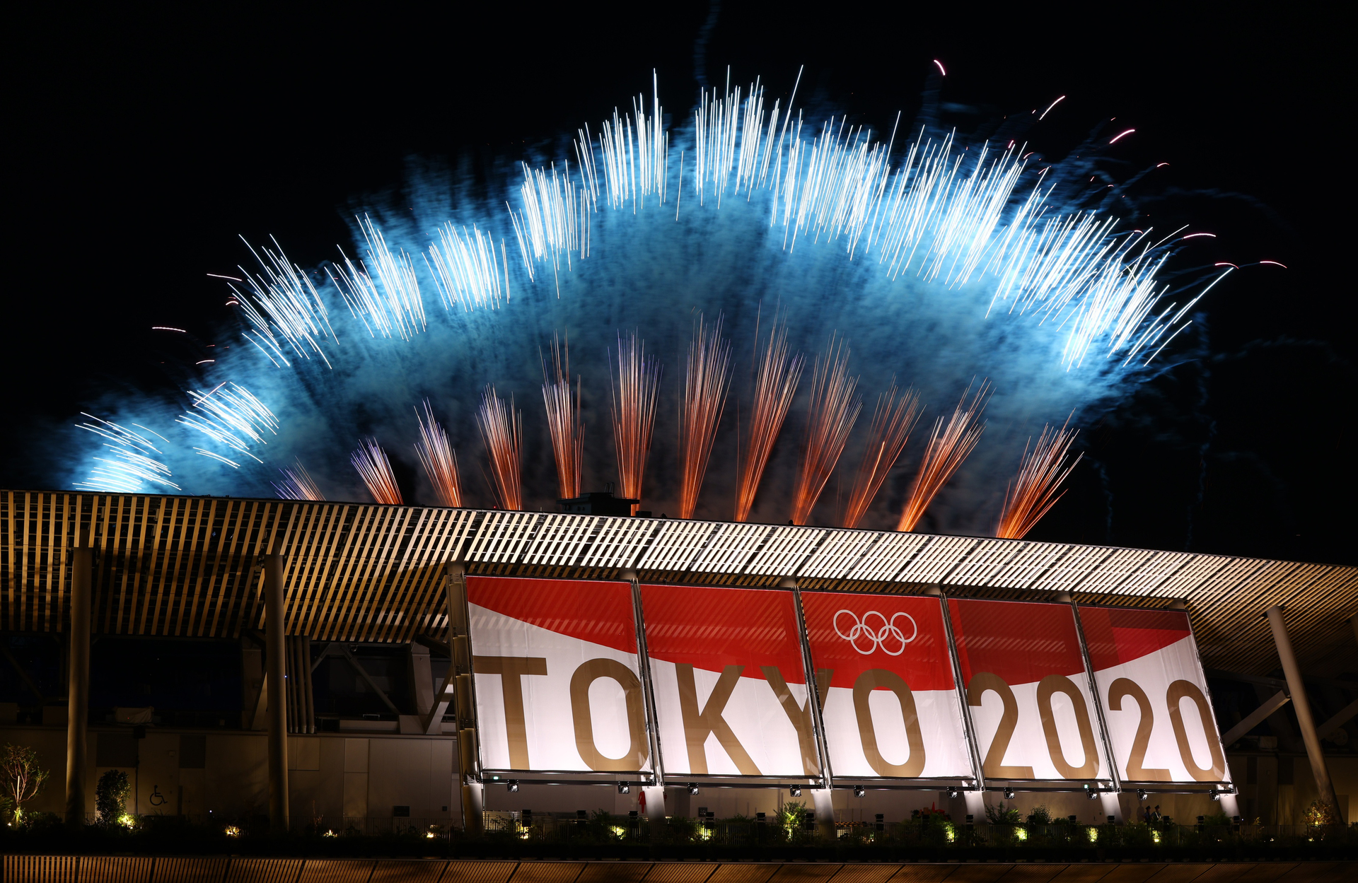 The parade of athletes and the handover of the Olympic flag to Paris