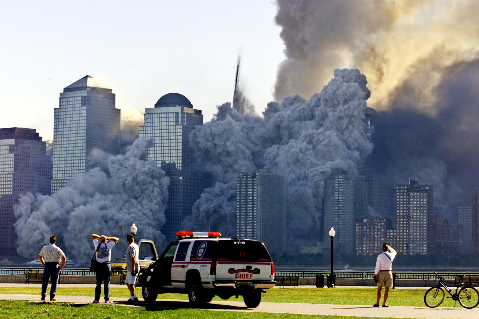 Что происходит в мире. Нью-Йорк 11.09.2001. Теракт 11 сентября 2001 года башни Близнецы.