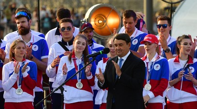 Золотой автобус, слёзы Авериных и подъём флага Ласицкене: как в Москве встретили российских олимпийцев