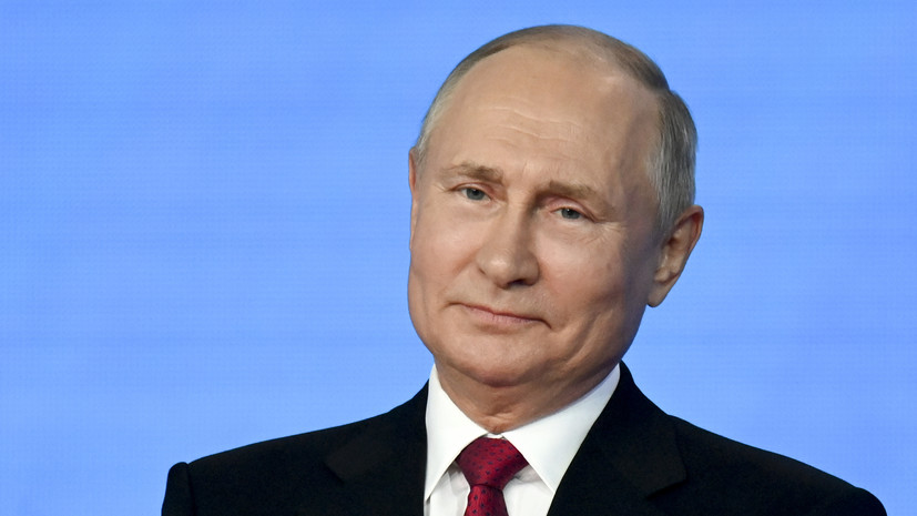 Песков рассказал, почему Путин не носит военную форму