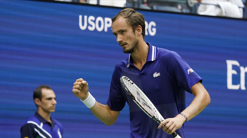 «Бавария» в честь победы Медведева на US Open сделала игровую футболку с его фамилией